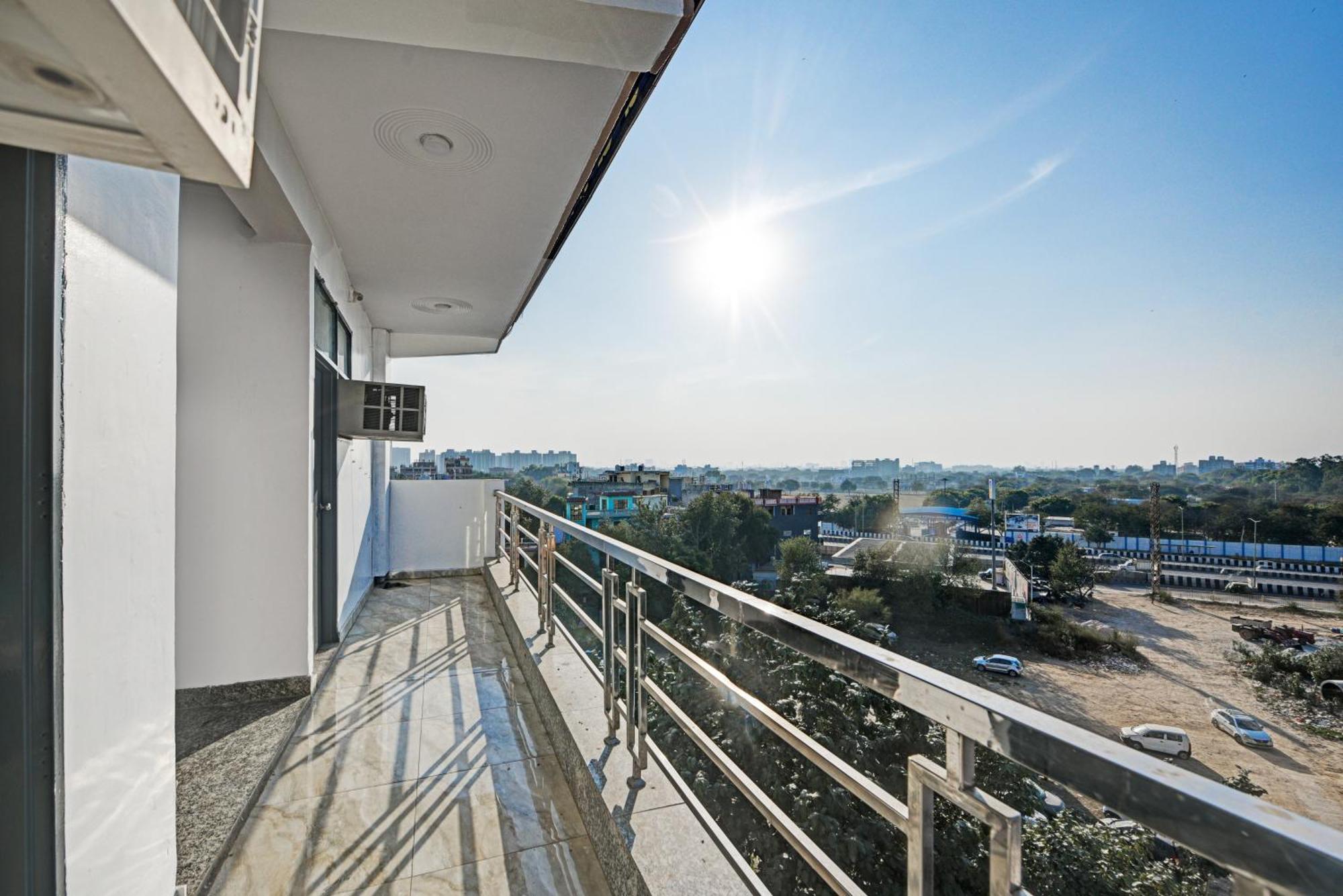 Royal Spark Inn1 - Medicity Gurugram, Near Medanta Hospital Gurgaon Exterior foto